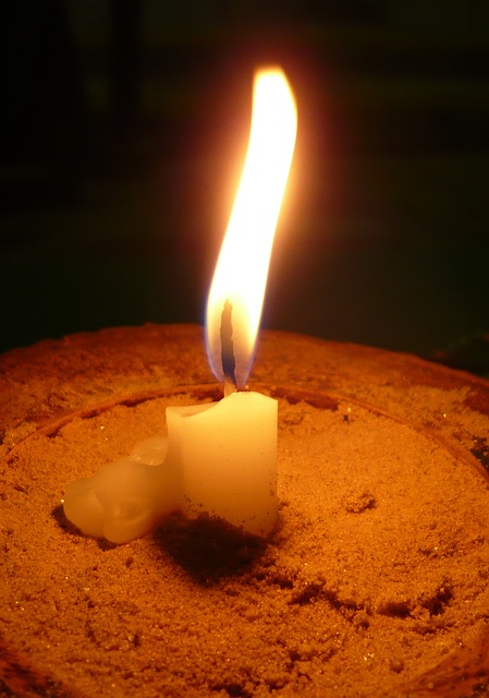 candle-181646_640